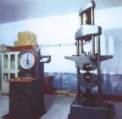 Universal tensile testing machine